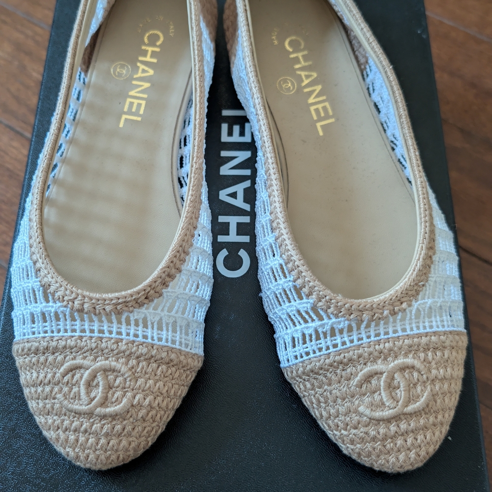 Chanel Raffia Beige and White Ballet Flats